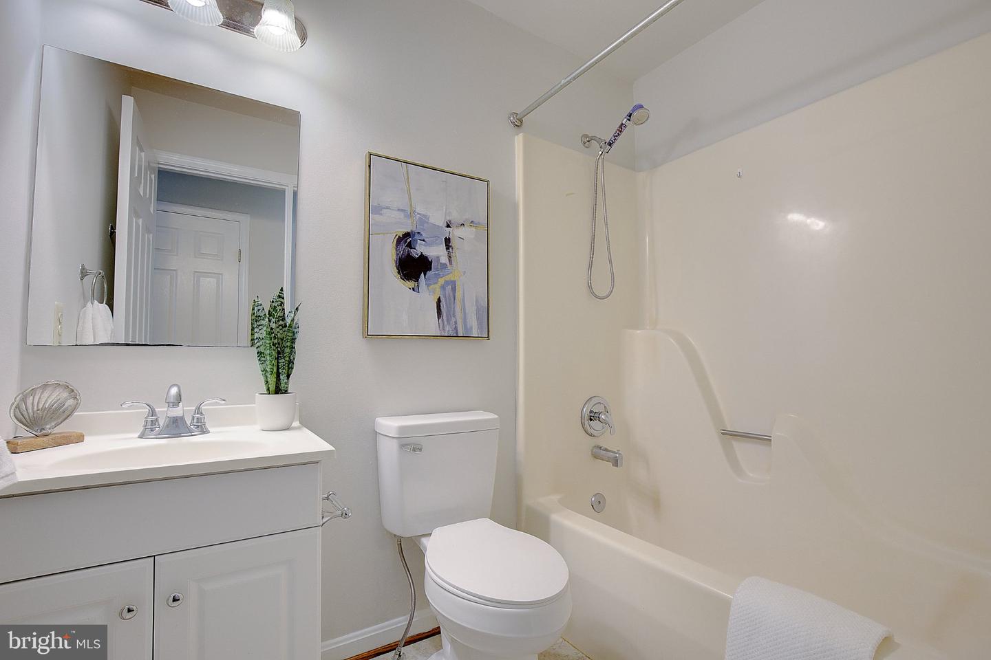 949 San Joaquin Ln Property Photo 23