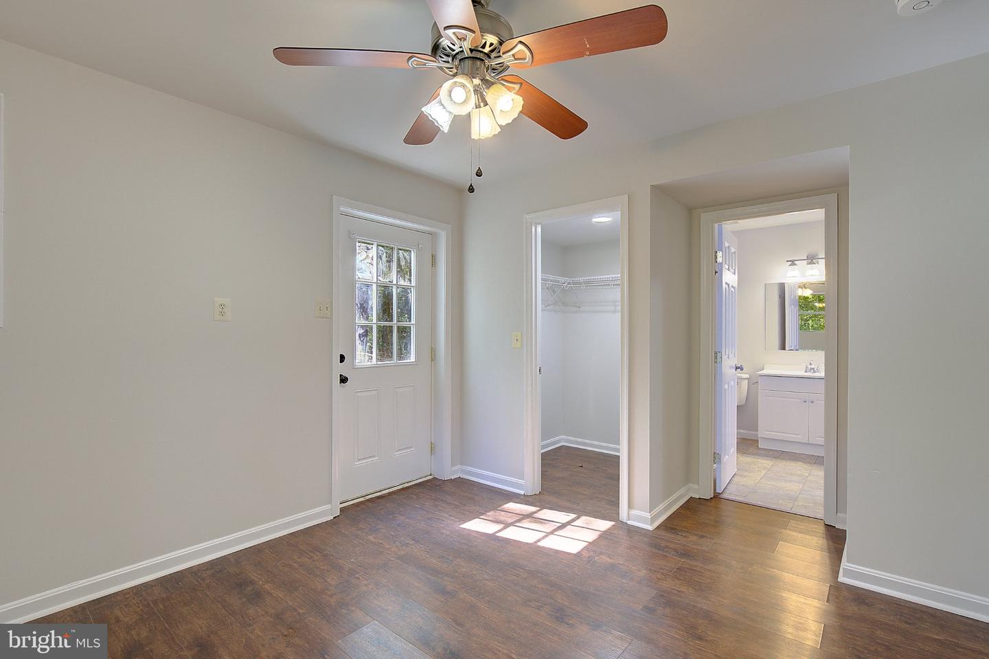 949 San Joaquin Ln Property Photo 32
