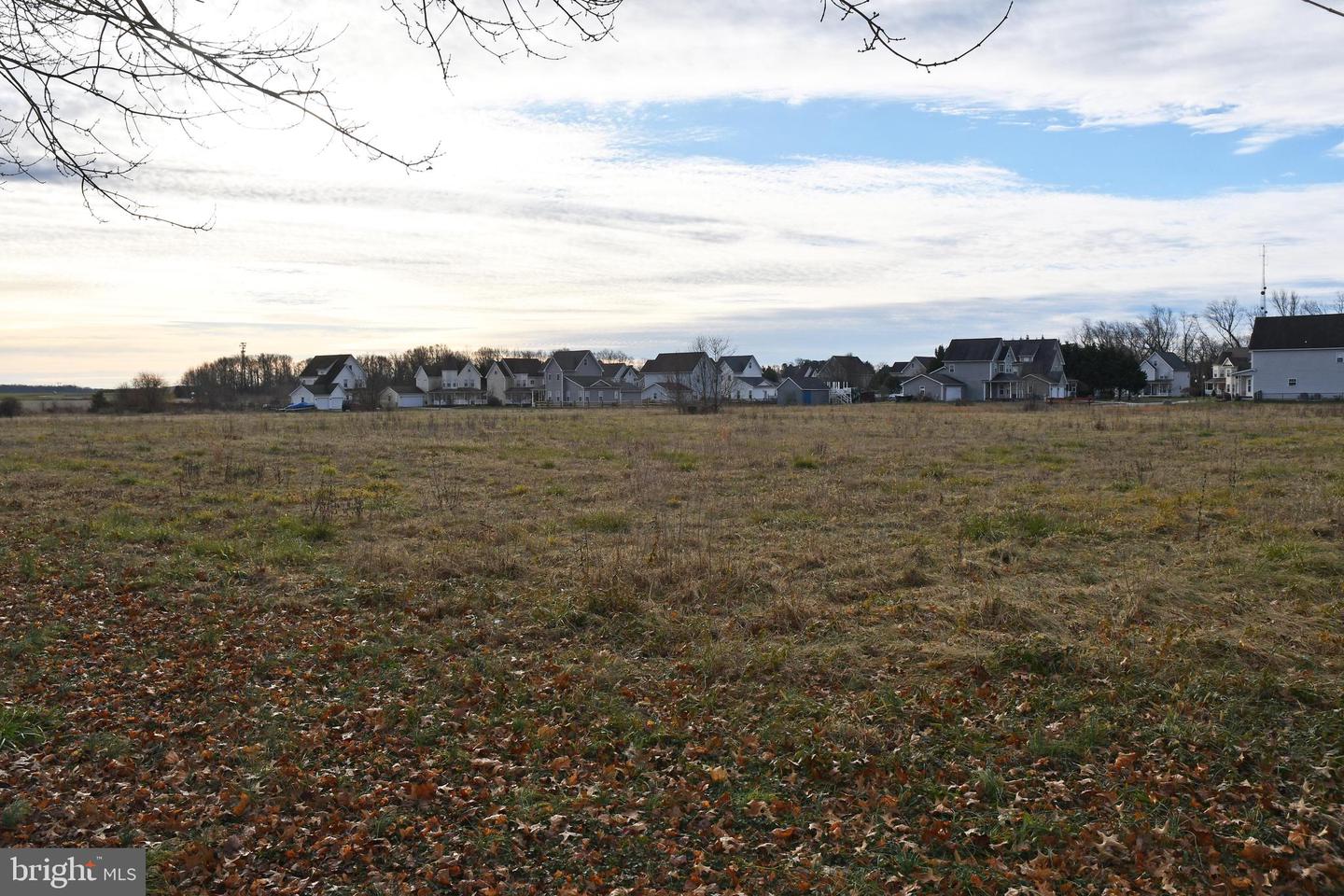 N Bohemia Ave Property Photo 4