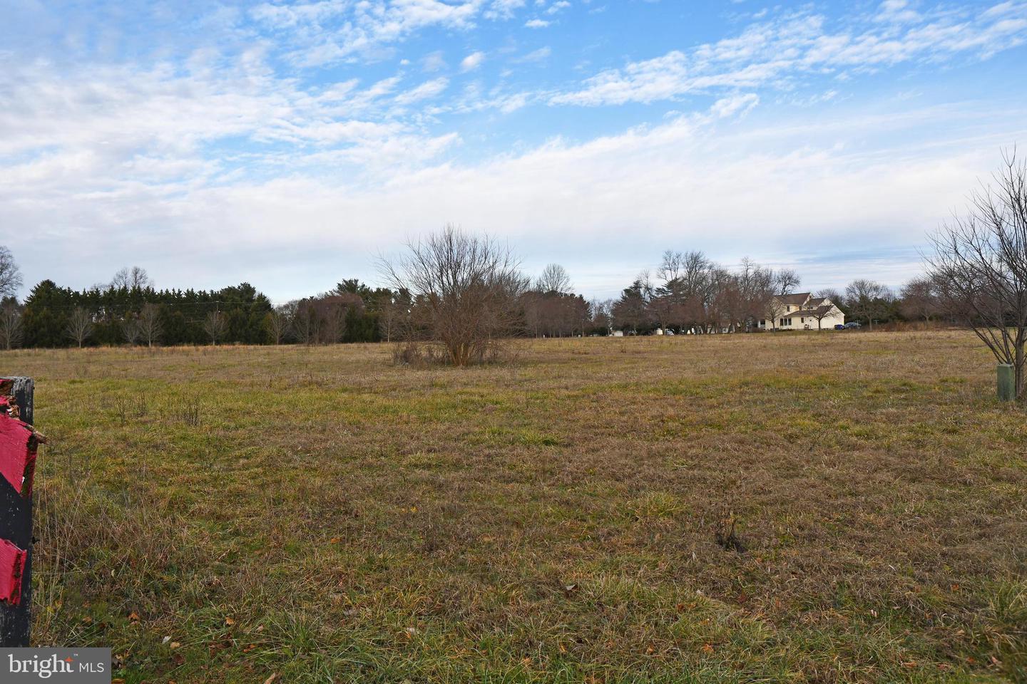 N Bohemia Ave Property Photo 7