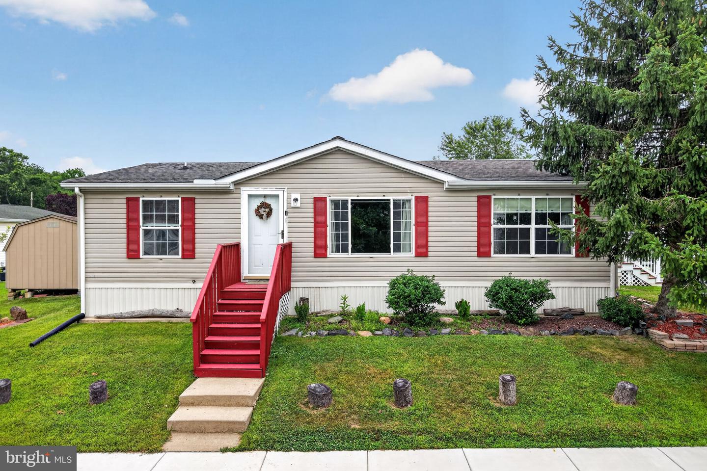 1 WOODS WAY Property Photo 1