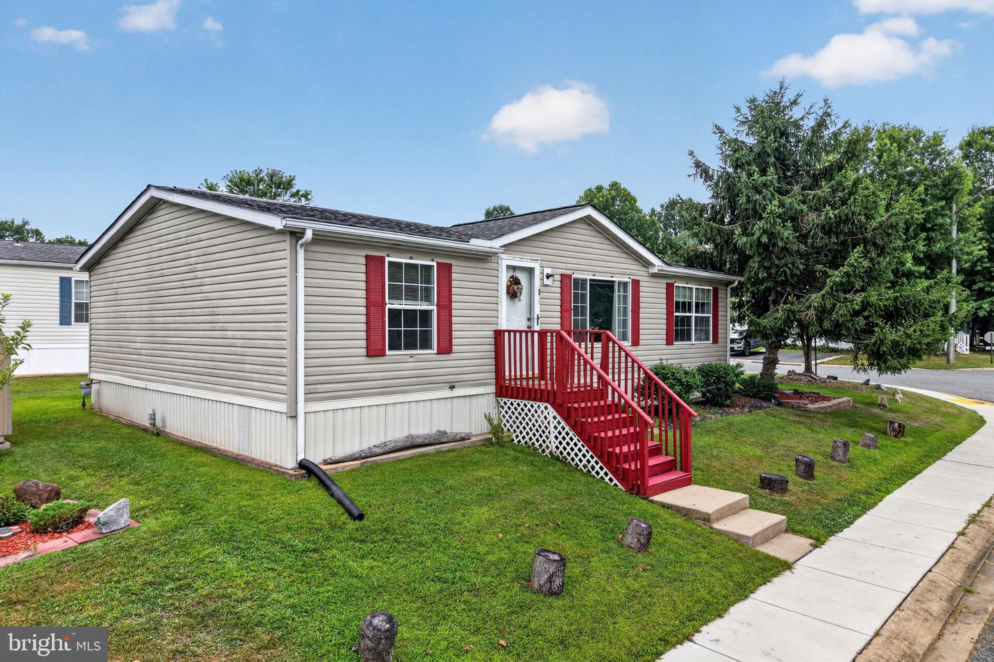 1 Woods Way Property Photo 2