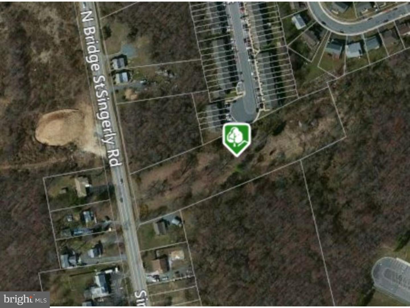 916 N Bridge St Property Photo 1