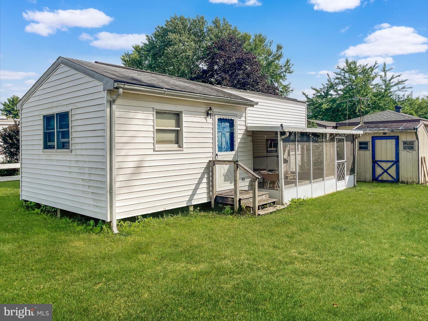301 Property Photo 1