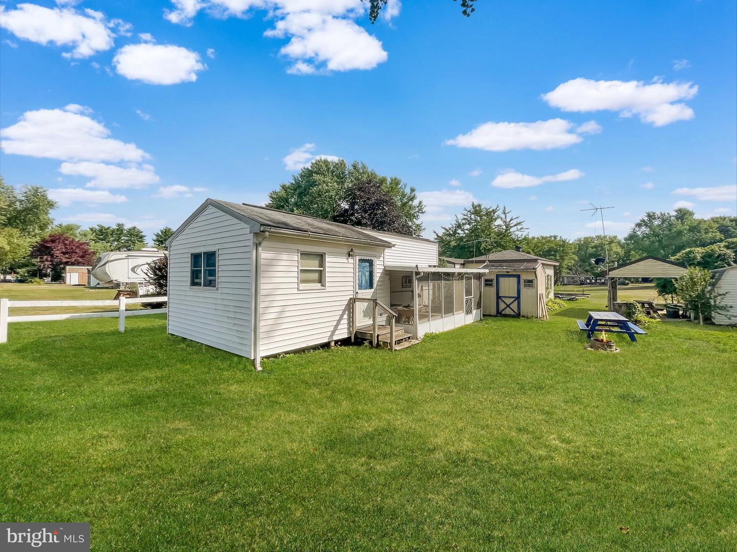 301 Property Photo 4