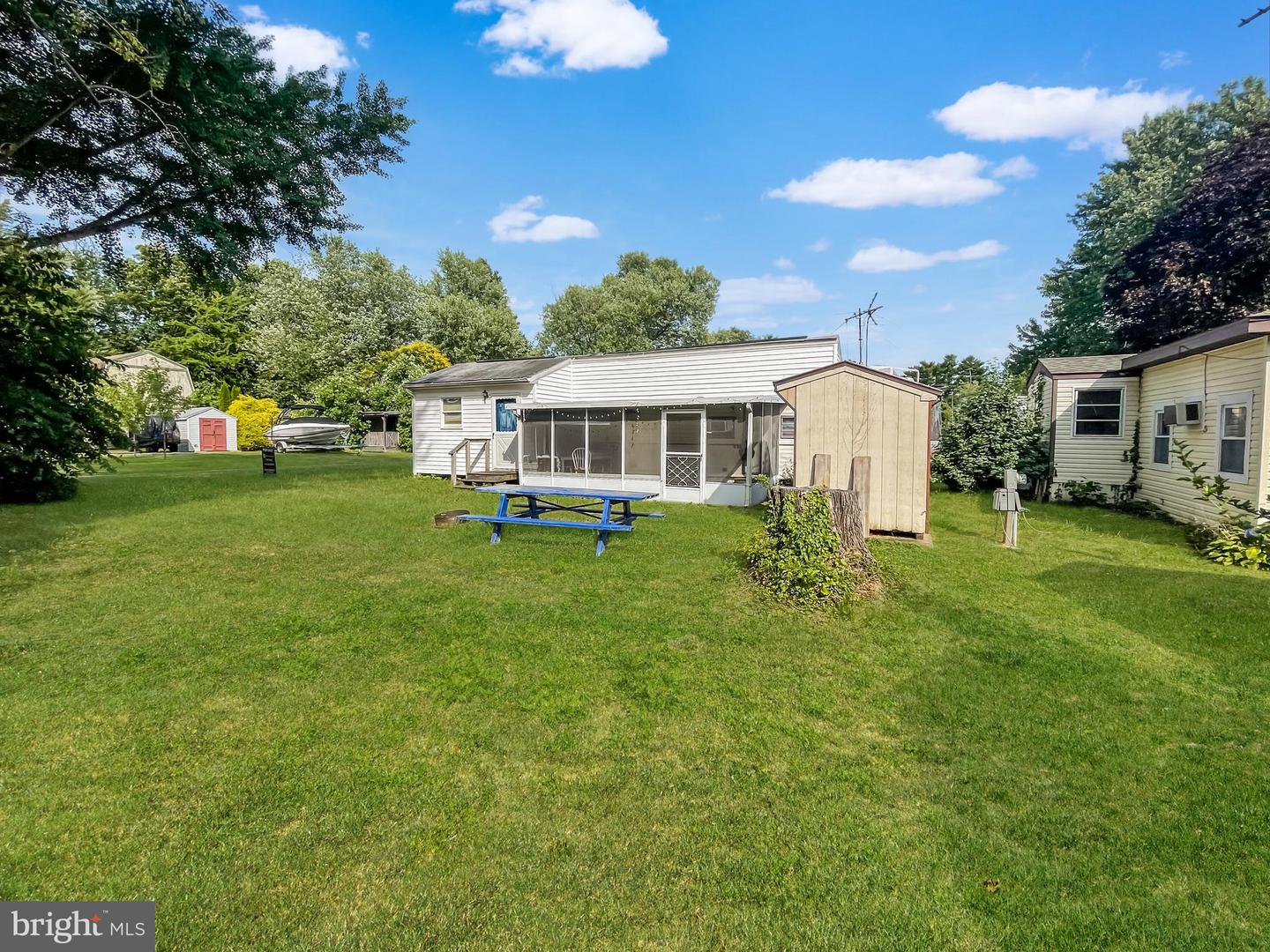 301 Property Photo 5