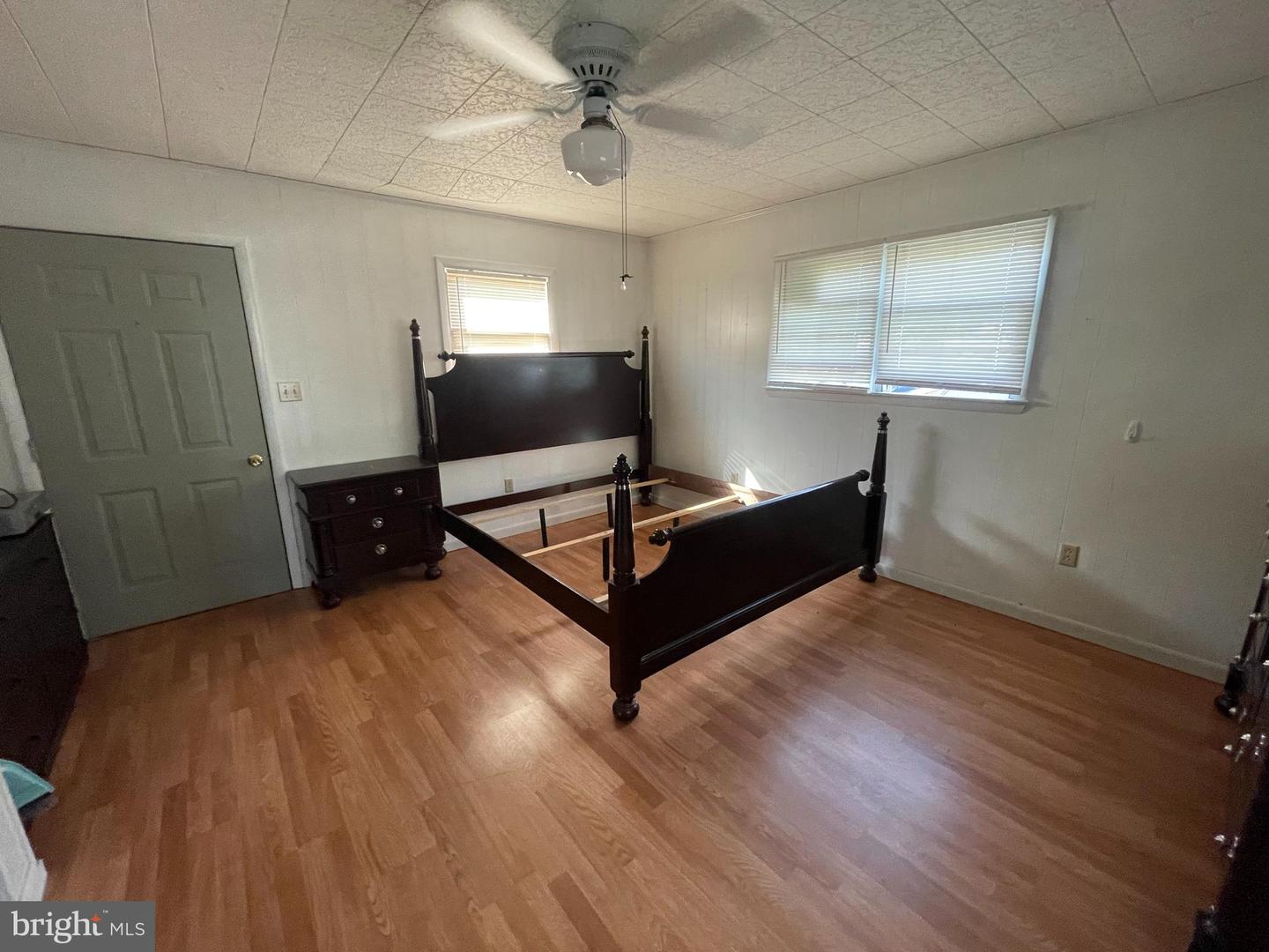 301 Property Photo 16