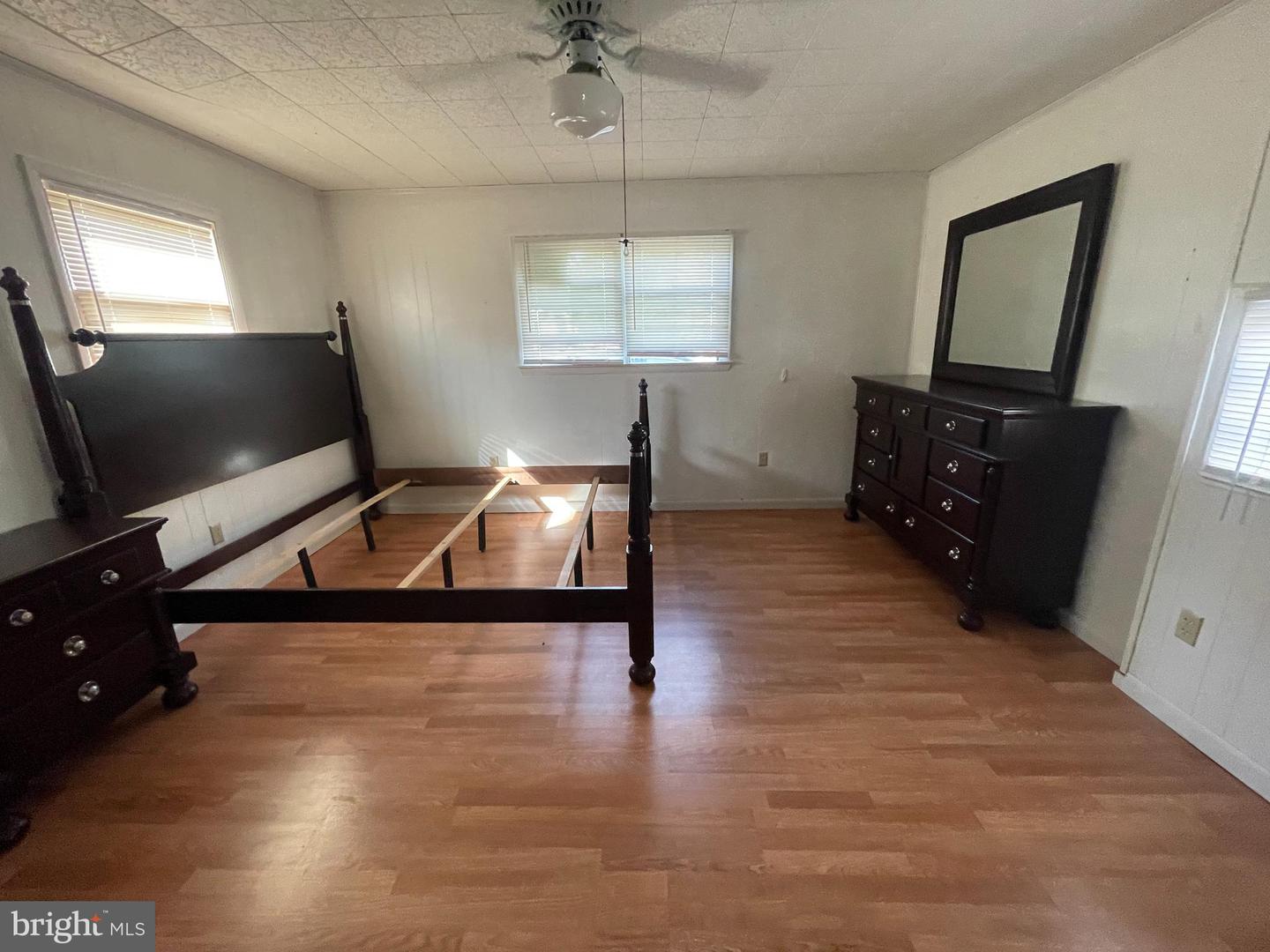 301 Property Photo 17