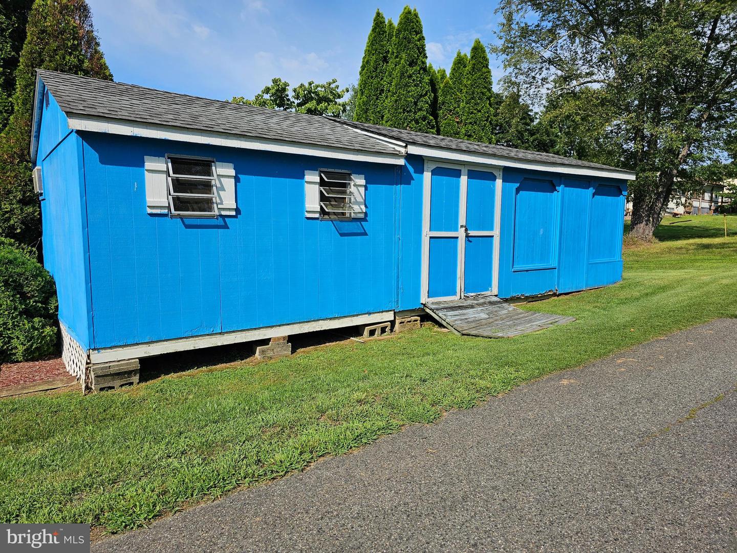 216 Property Photo 3