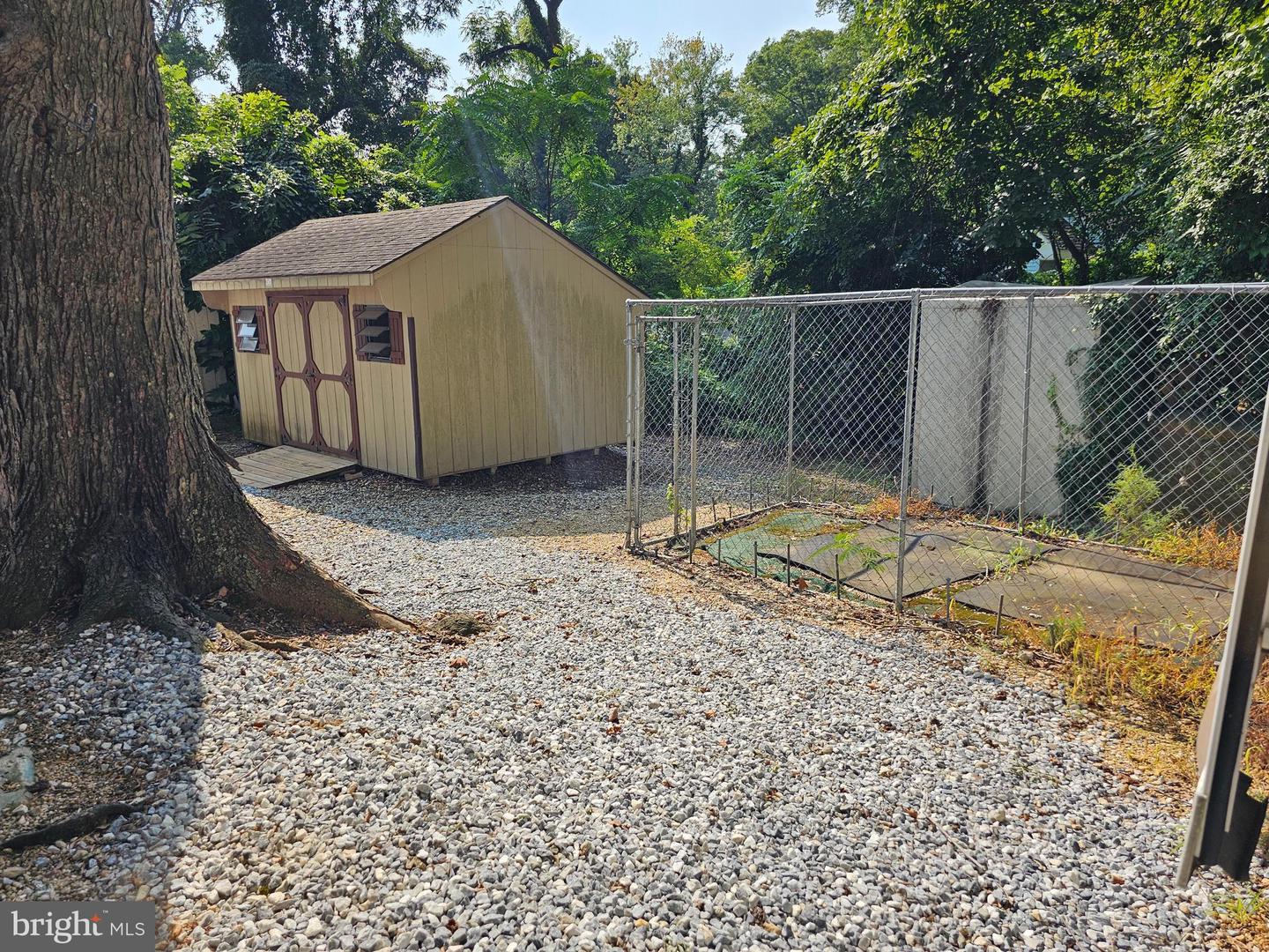 227 Property Photo 23