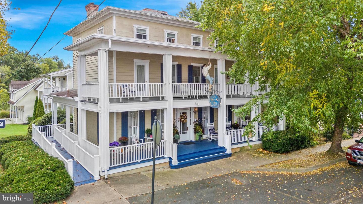 300 Bohemia Ave Property Photo