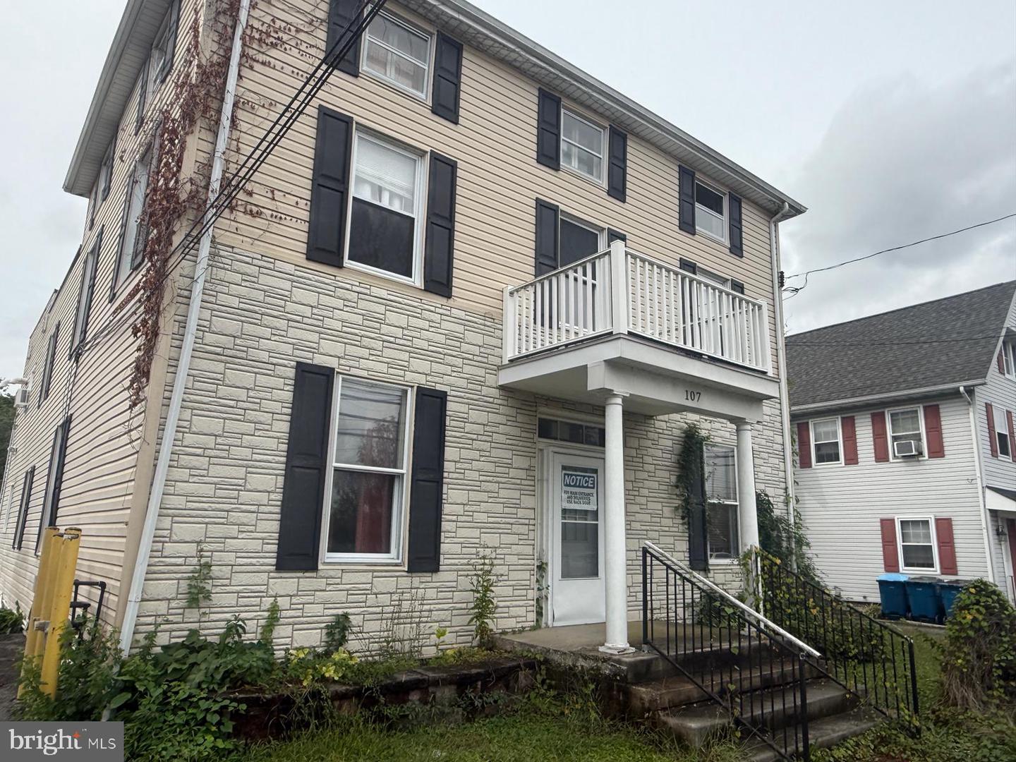 107 N Bridge St Property Photo 1