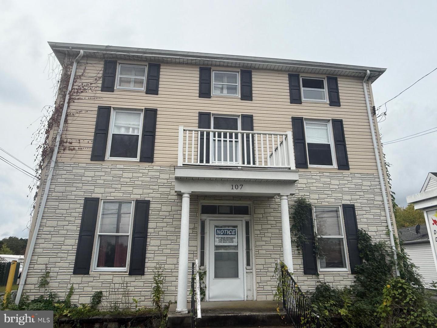 107 N Bridge St Property Photo 2