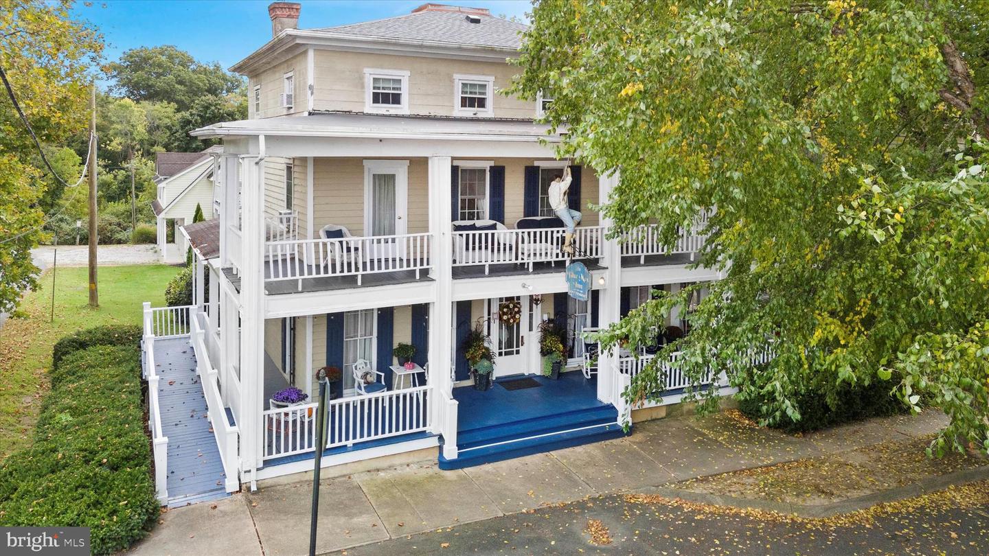 300 Bohemia Ave Property Photo