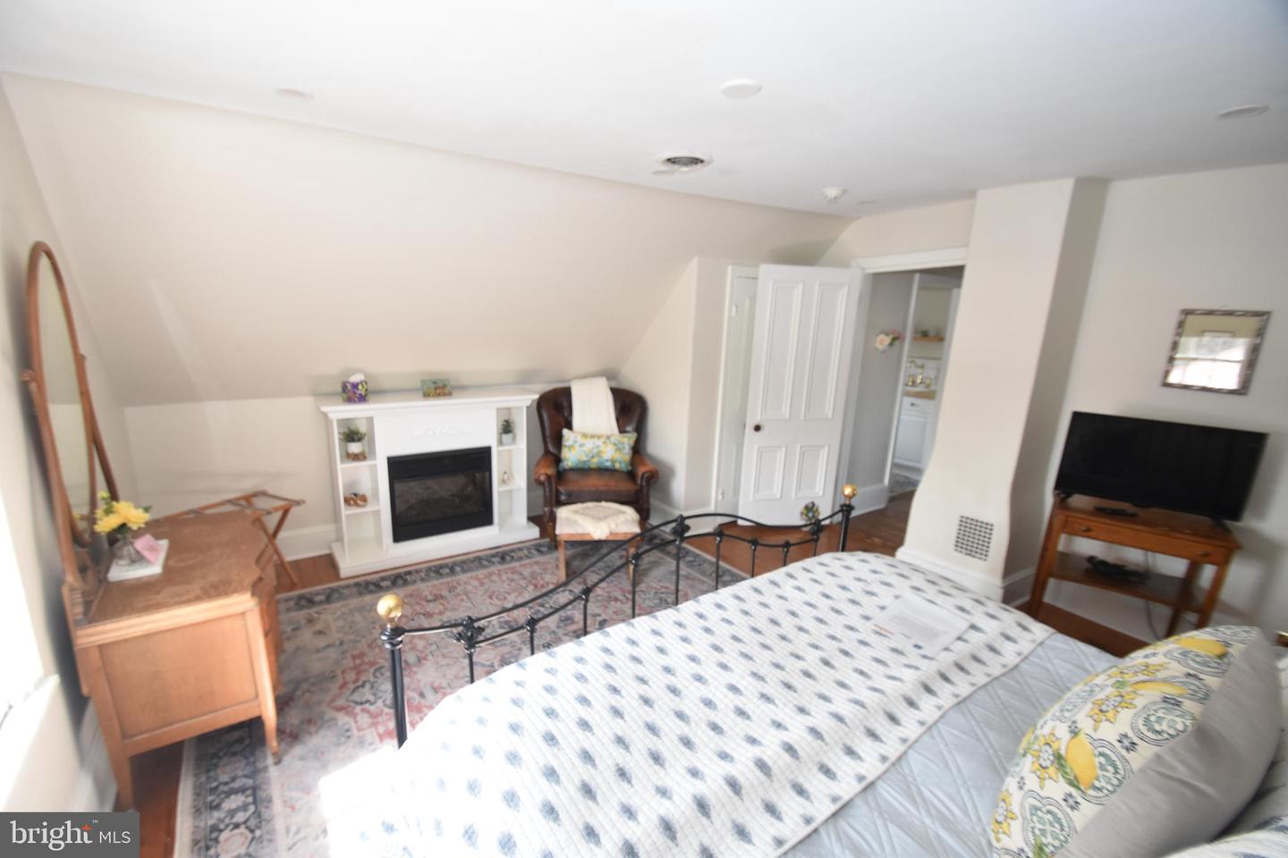 104 Bohemia Ave Property Photo 2
