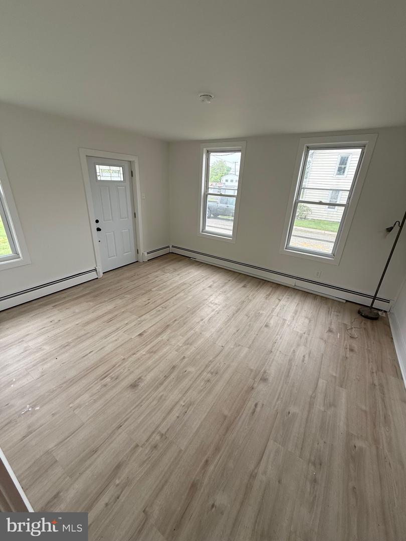1423 Clayton St Property Photo 4