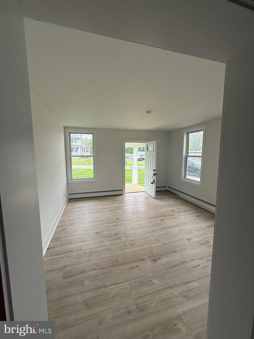 1423 Clayton St Property Photo 5