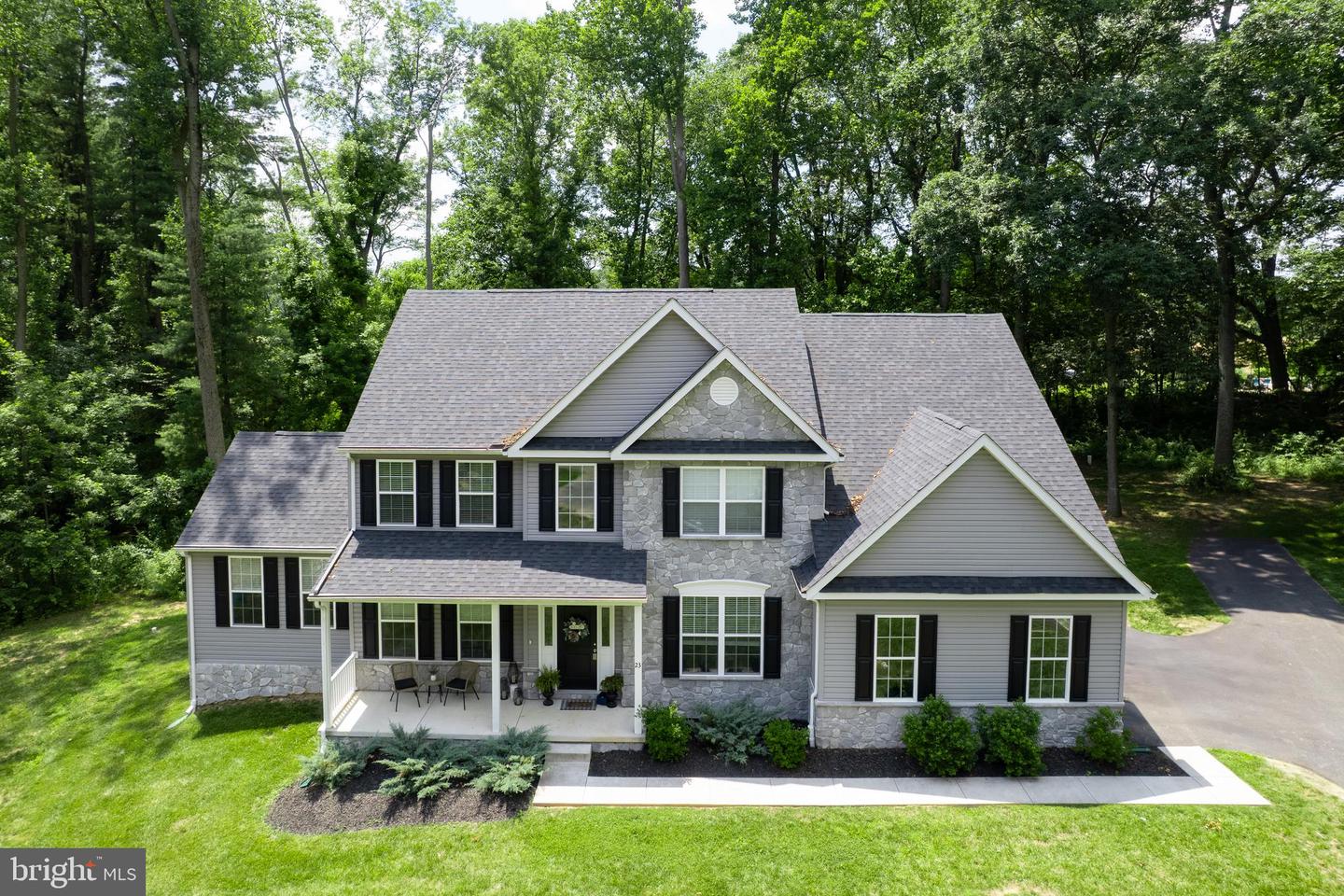 23 Pebble Ln Property Photo 1