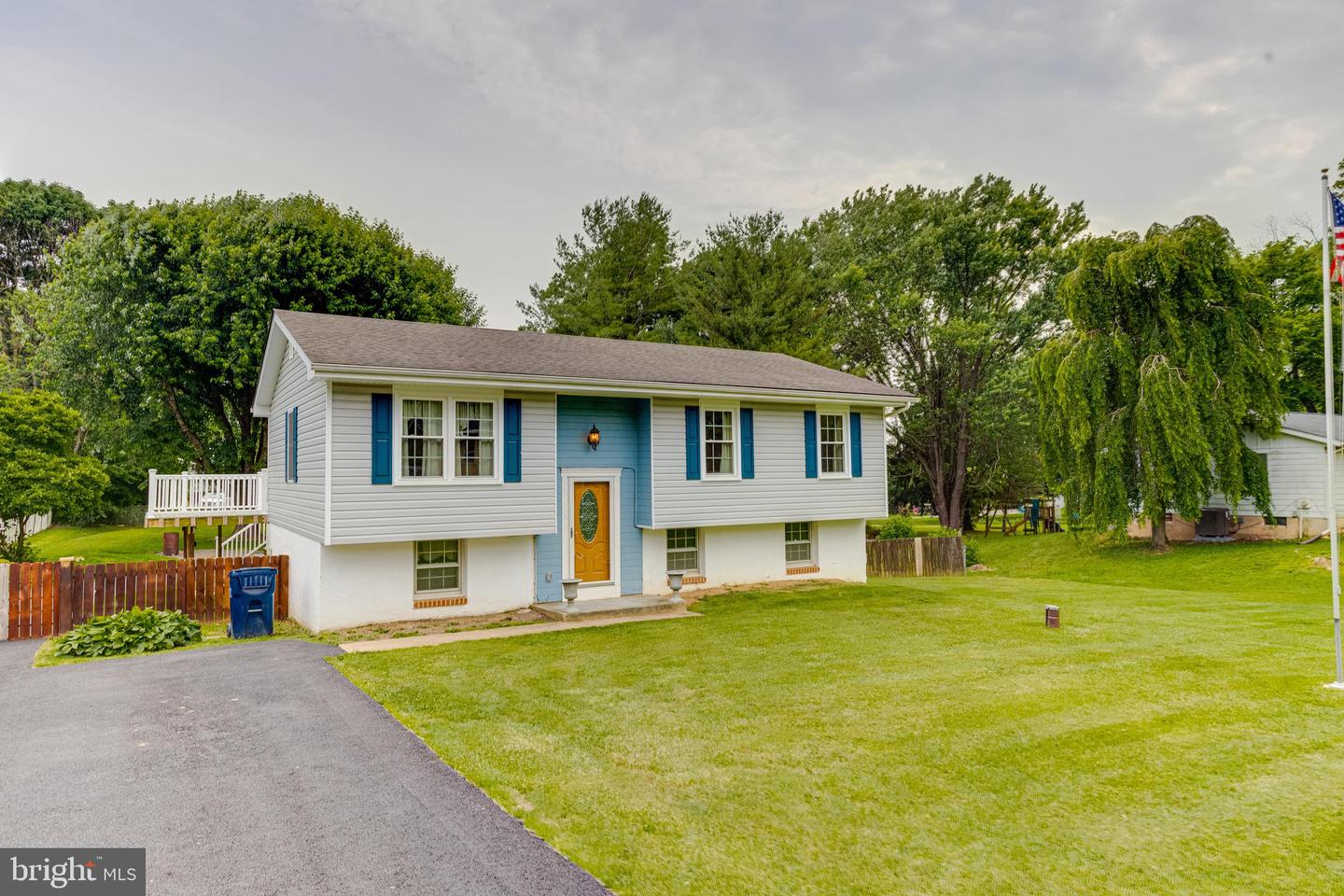 12 THRUWAY DR