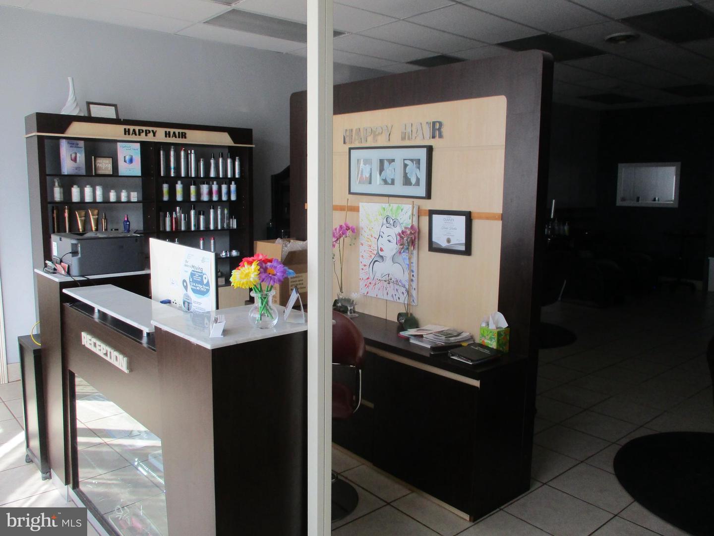 8 Commercial Plaza Property Photo 3