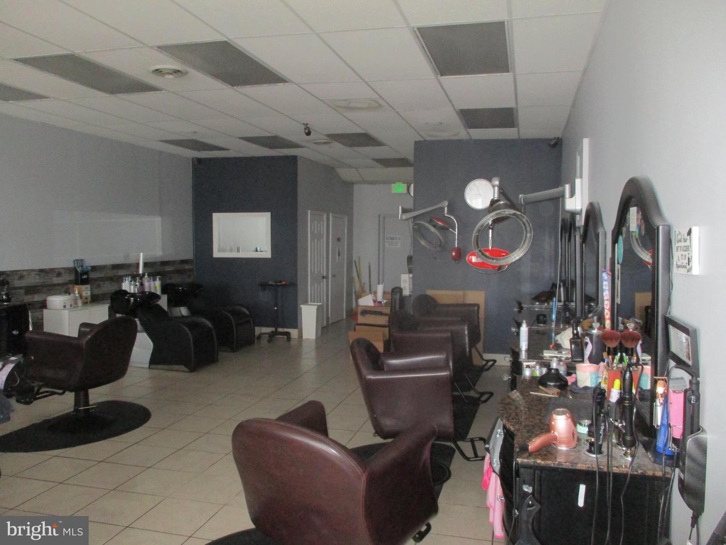 8 Commercial Plaza Property Photo 4