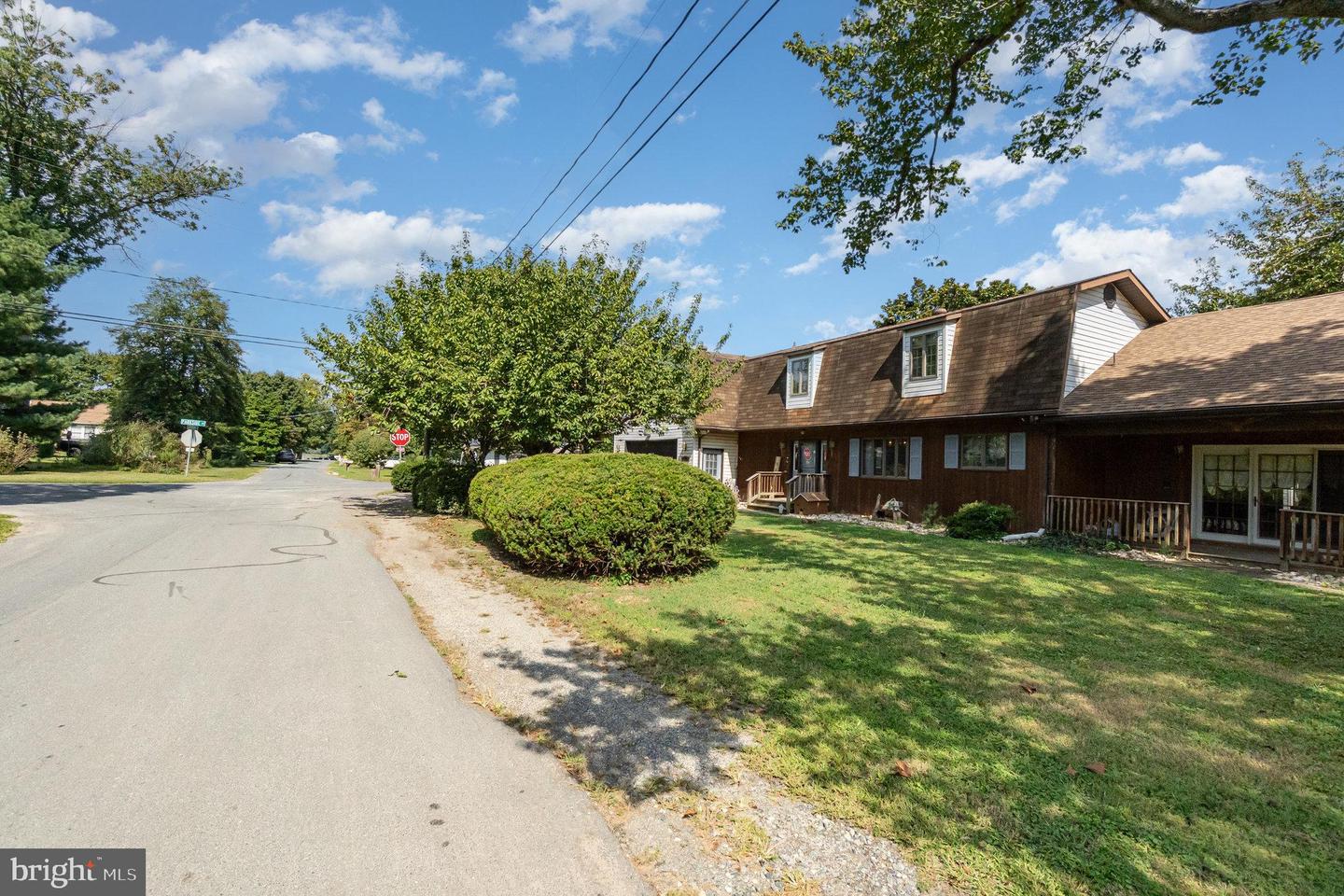 80 Parkside Dr Property Photo 2