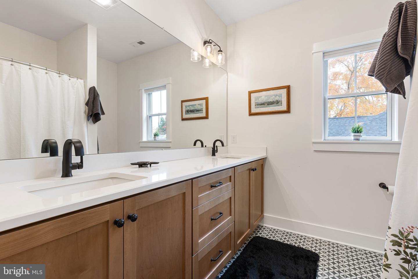 330 Cecil Street Property Photo 32