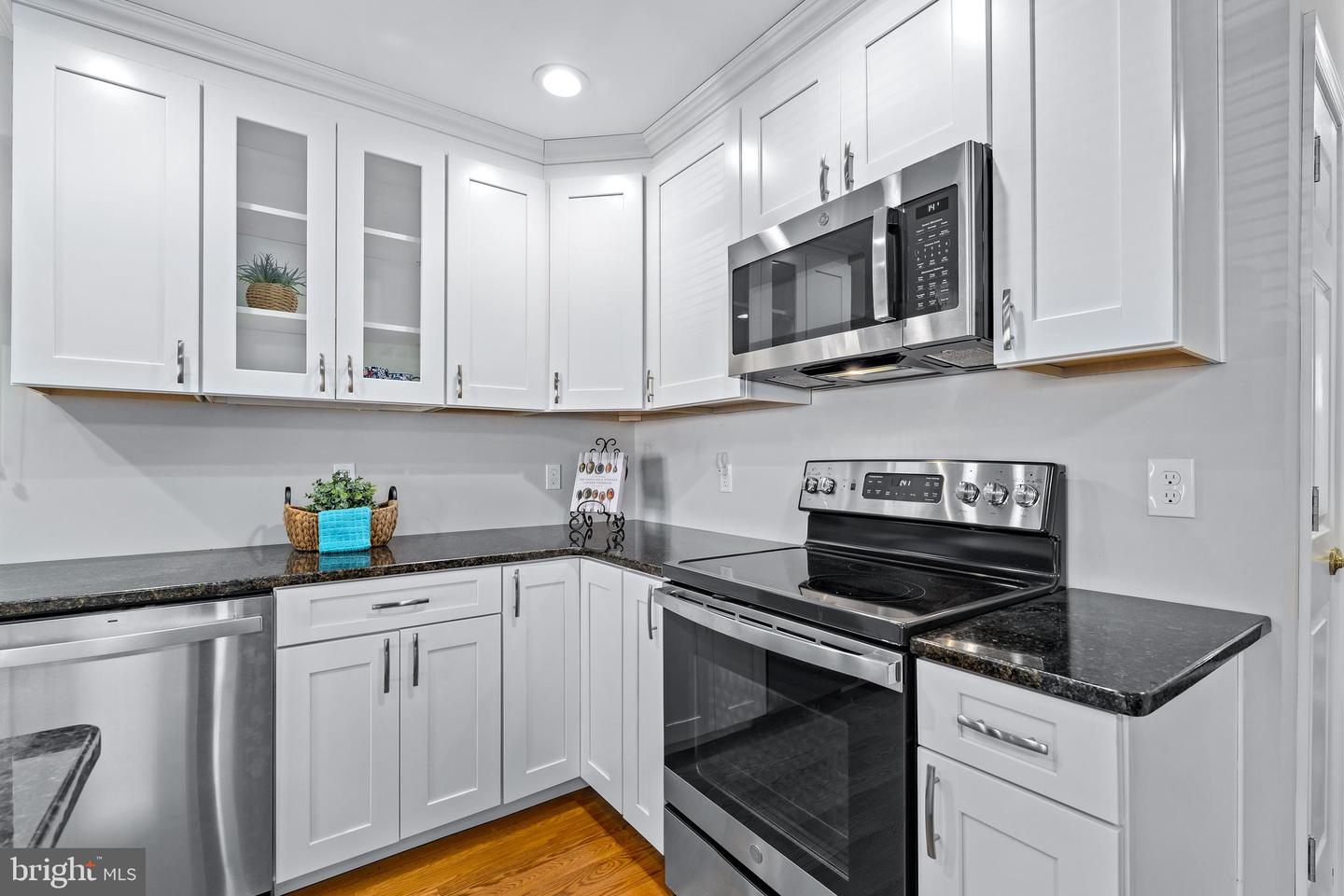 16 Florida Ave Property Photo 6