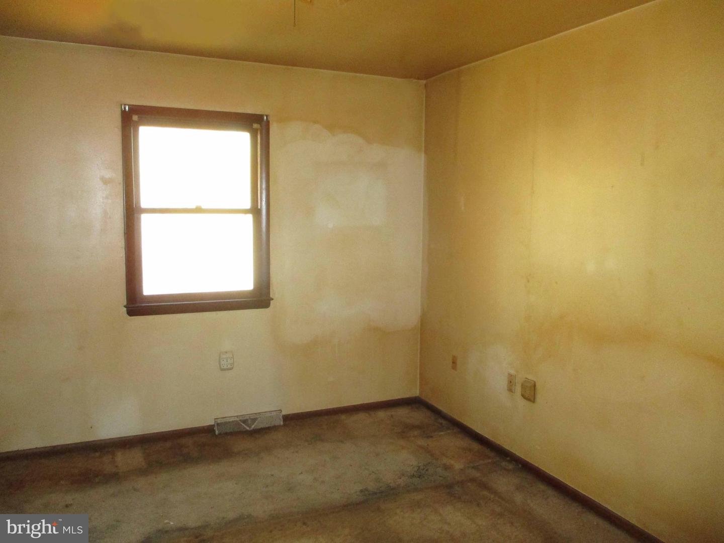 211 Greenwood St Property Photo 4