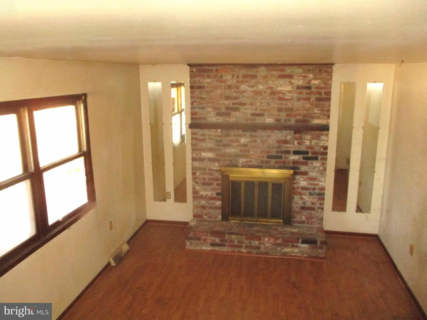 211 Greenwood St Property Photo 5