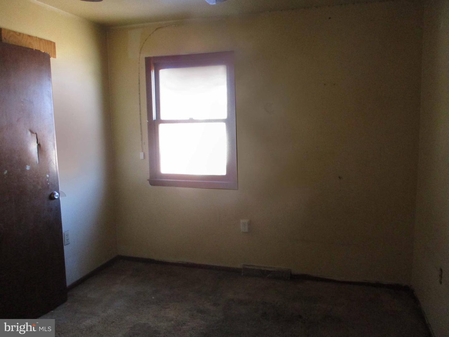 211 Greenwood St Property Photo 9