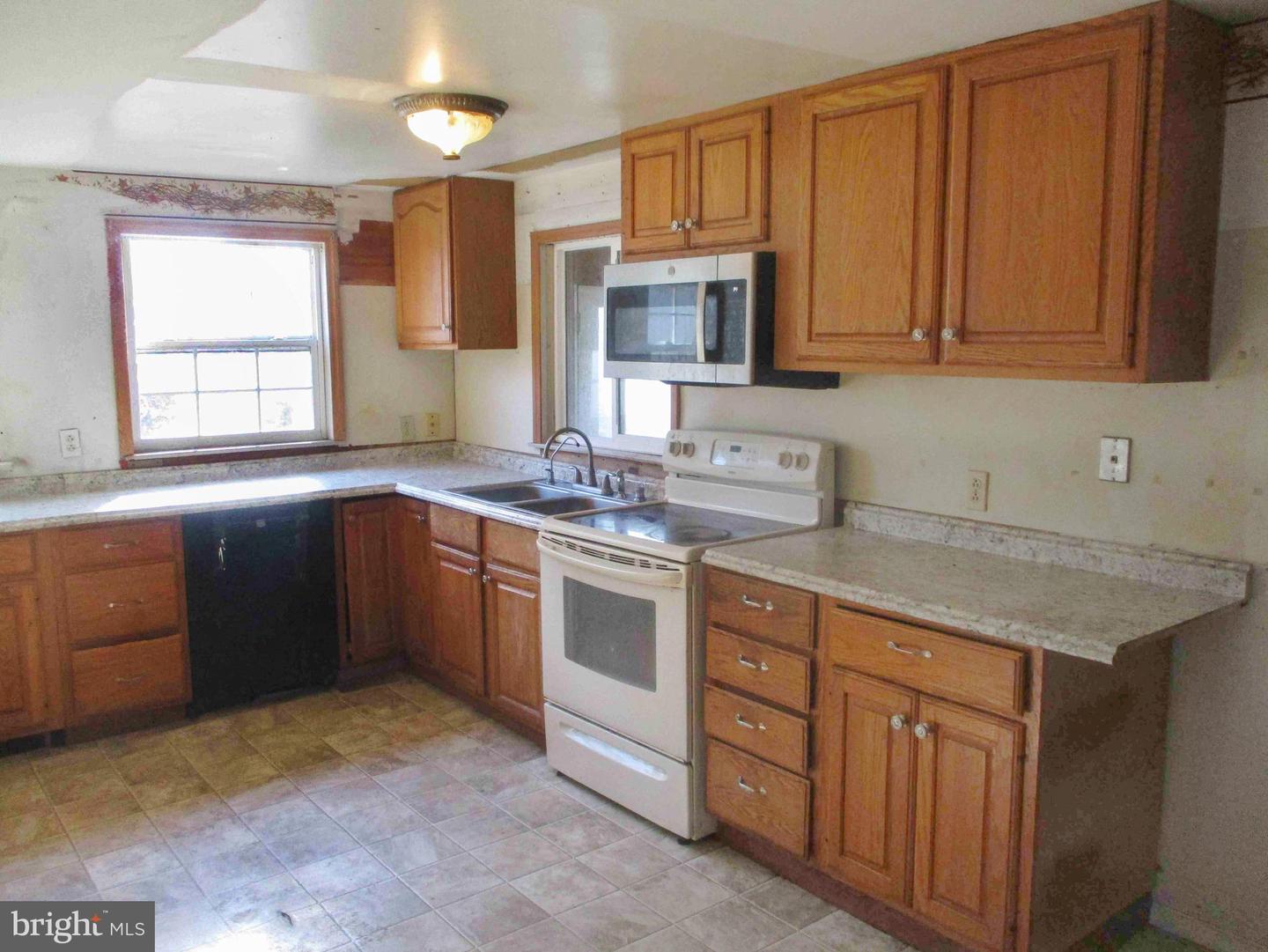 159 Park Dr Property Photo 4