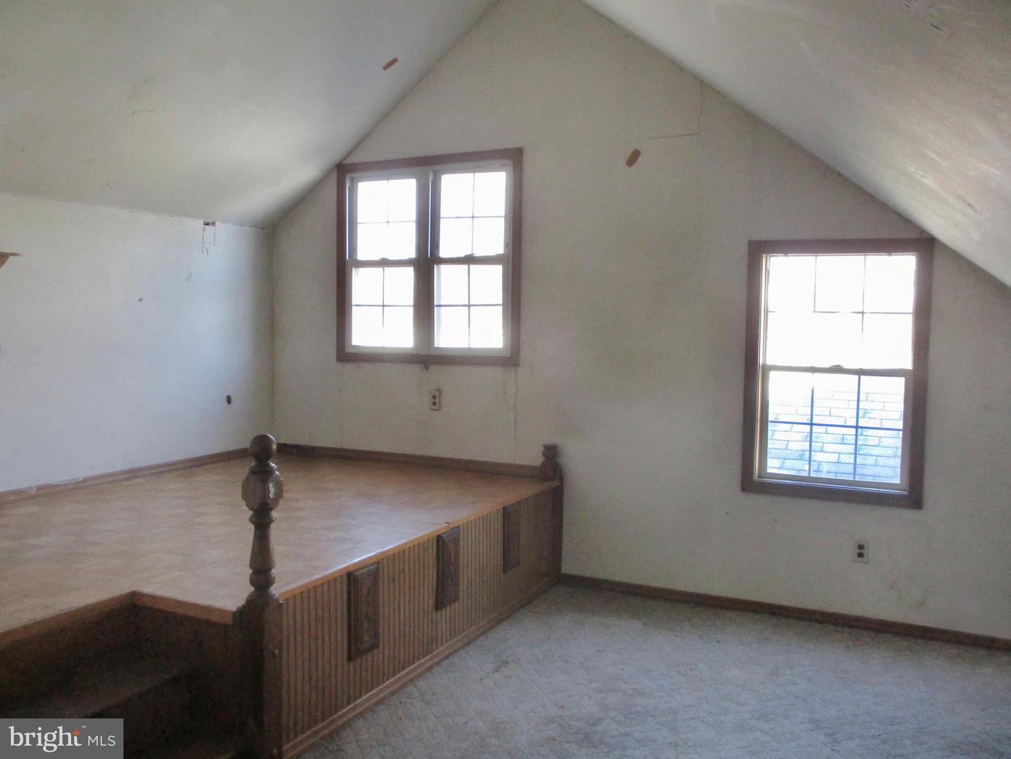 159 Park Dr Property Photo 8