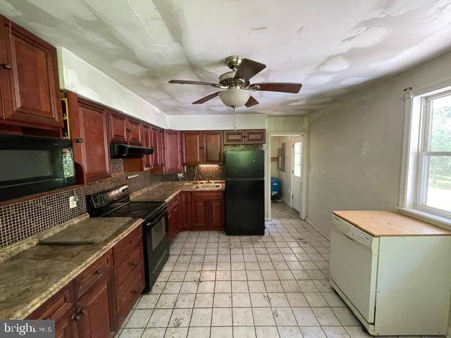 30 Spring Ln Property Photo 6