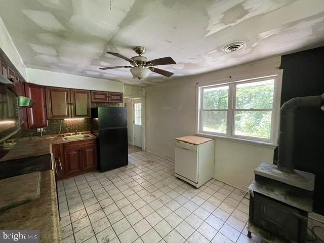30 Spring Ln Property Photo 7