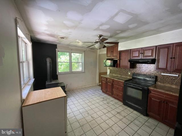 30 Spring Ln Property Photo 8