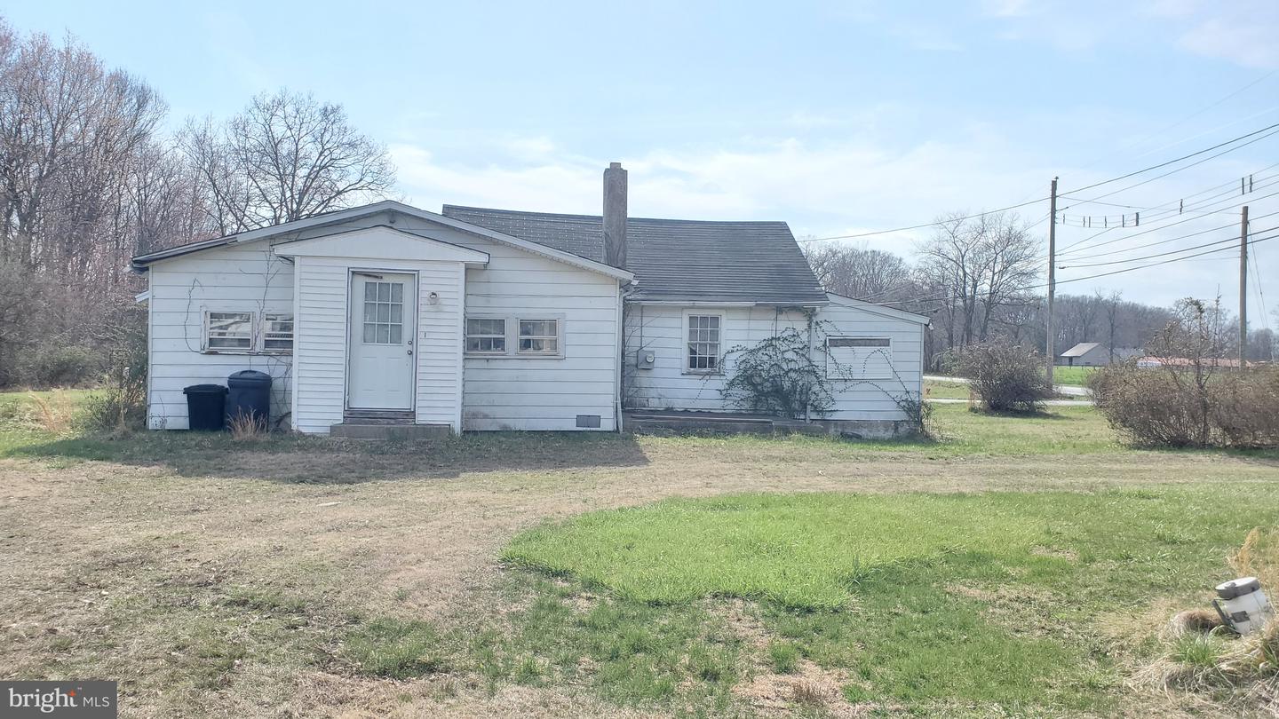 976 Warburton Rd Property Photo 1