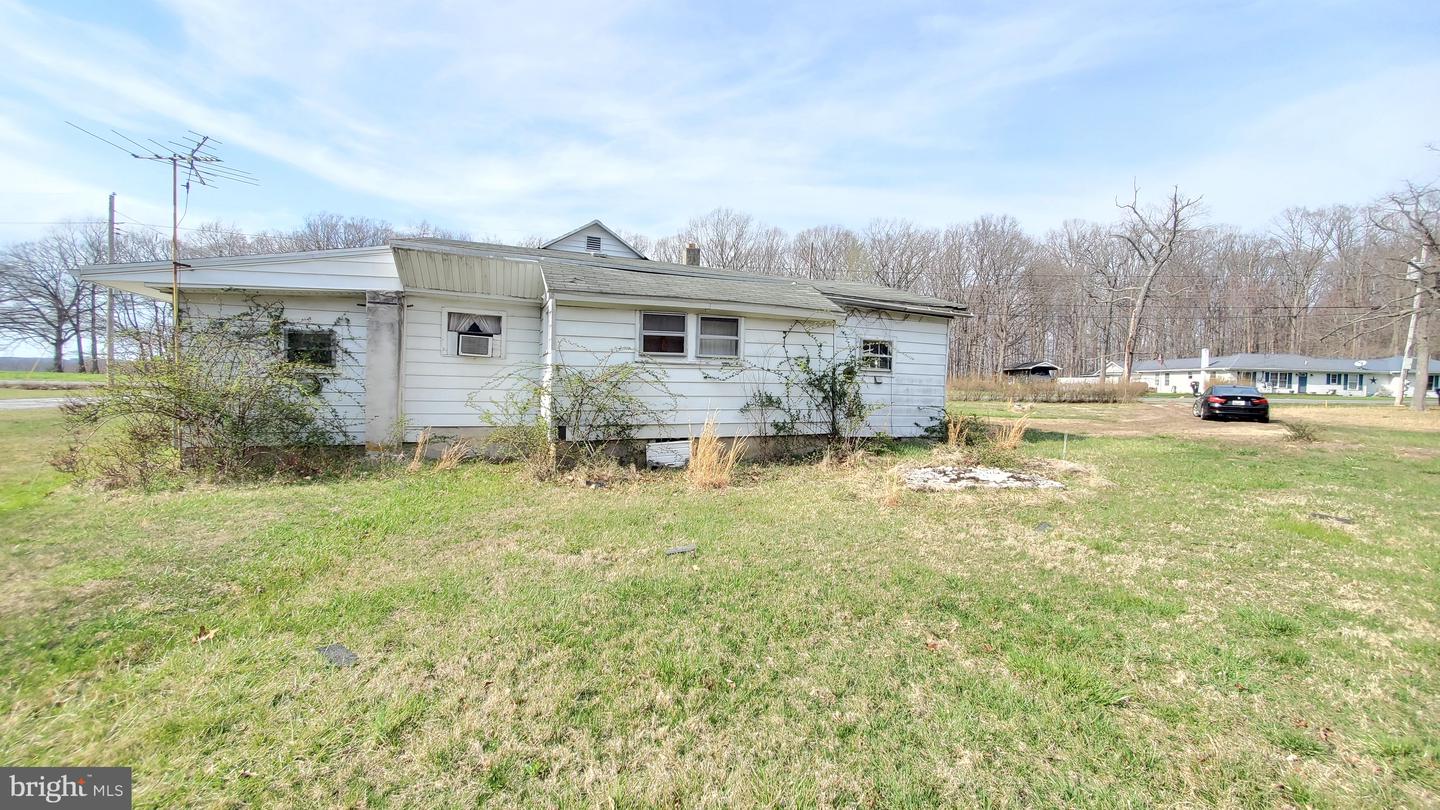 976 Warburton Rd Property Photo 4