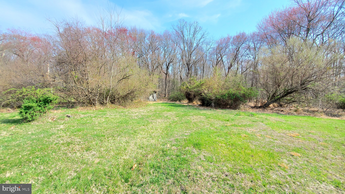 976 Warburton Rd Property Photo 5