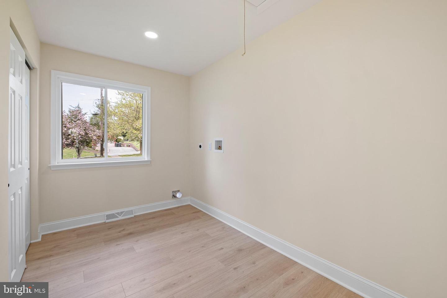 192 Rolling Ave Property Photo 36