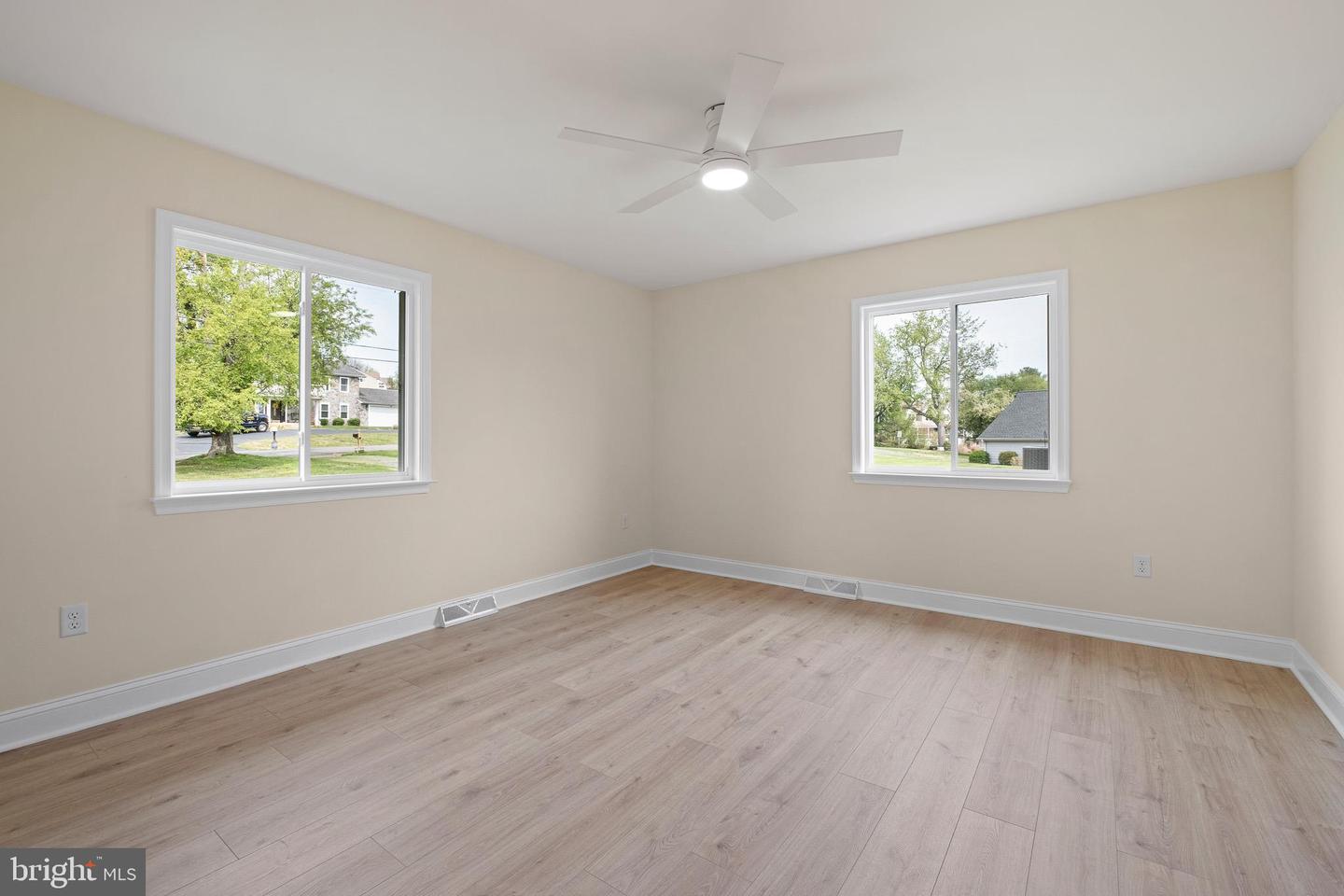 192 Rolling Ave Property Photo 37