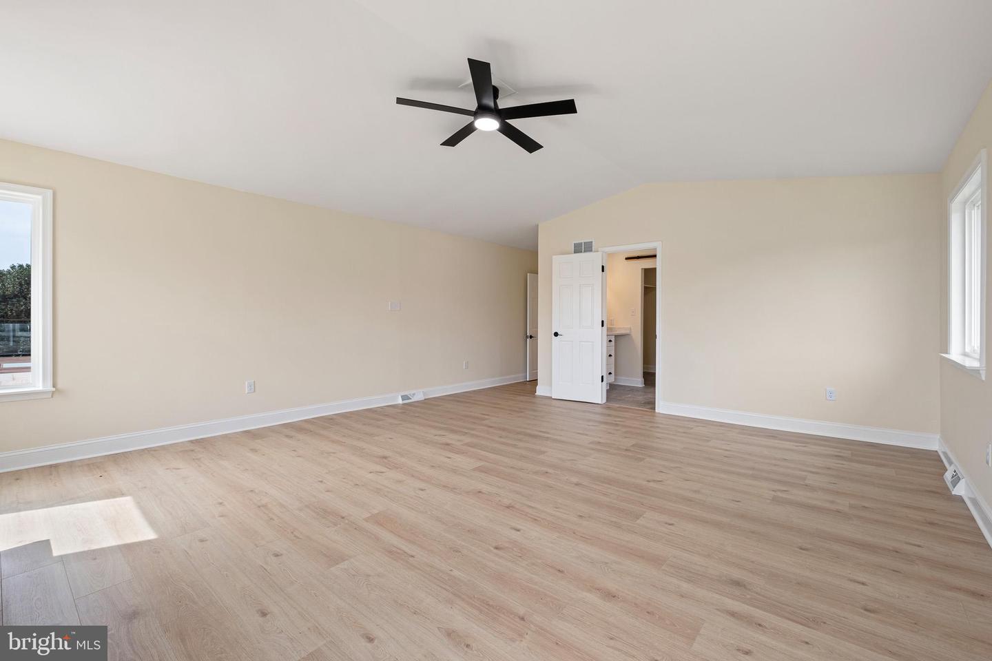 192 Rolling Ave Property Photo 49