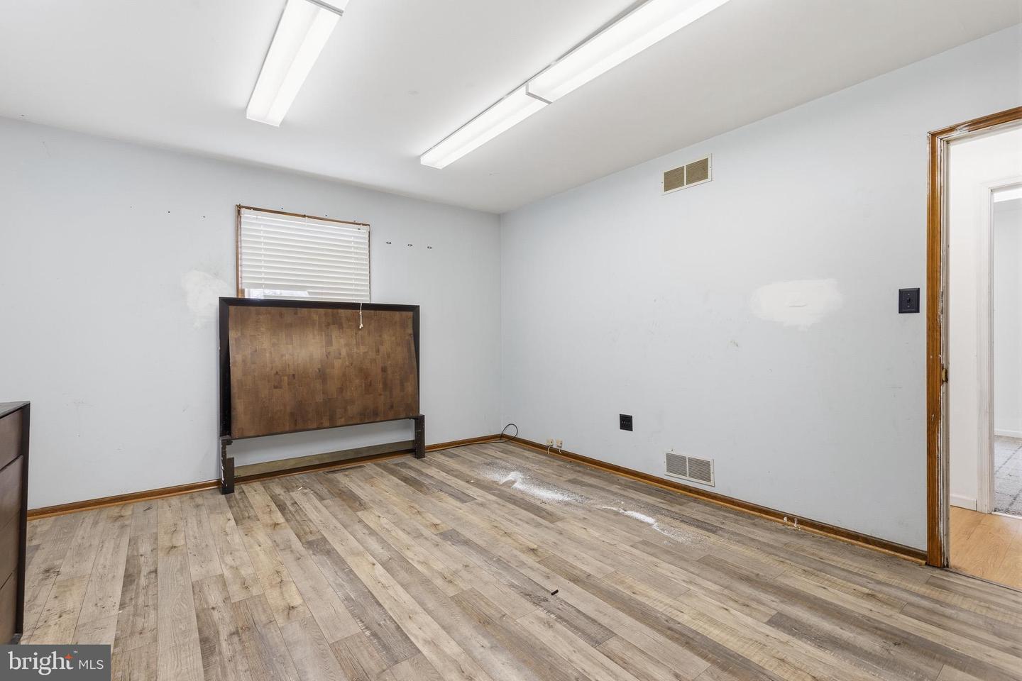 212 W Main St Property Photo 18