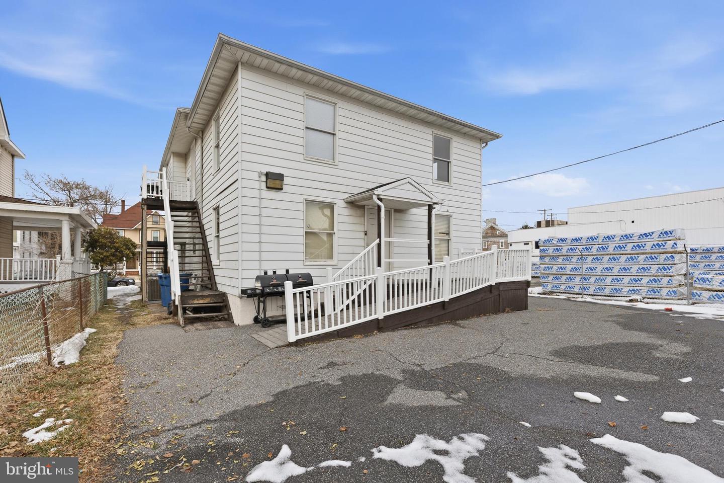 212 W Main St Property Photo 35