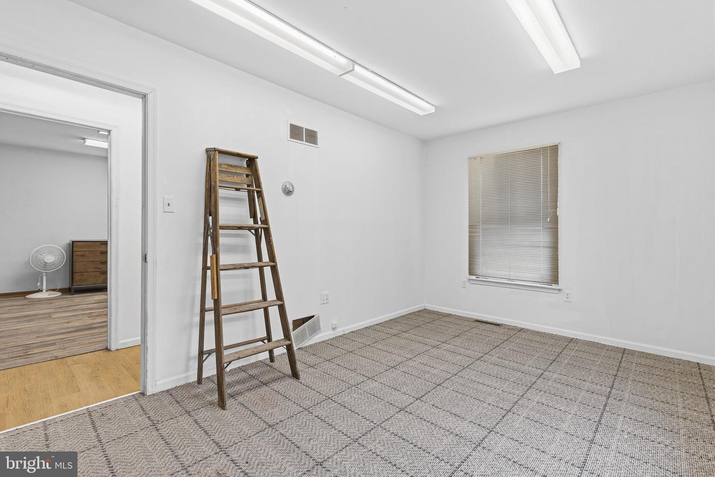 212 W Main St Property Photo 6