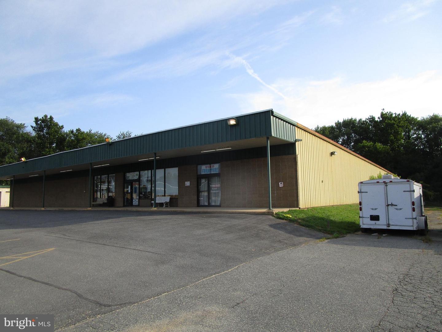 14 COMMERCIAL PLAZA Property Photo 1