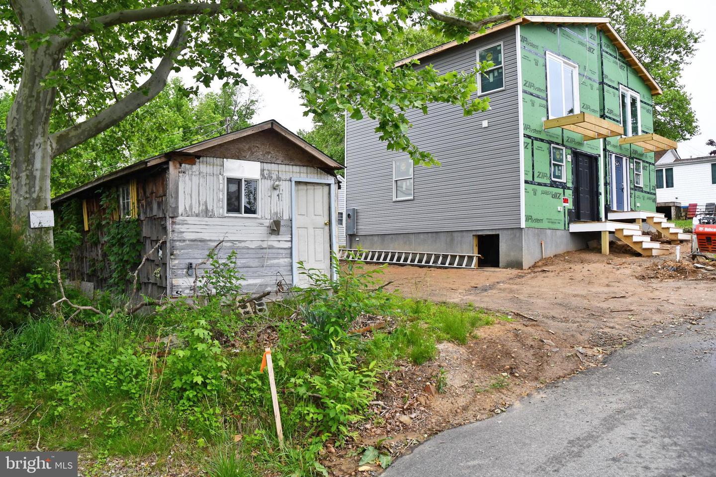 24 No Name St Property Photo 3