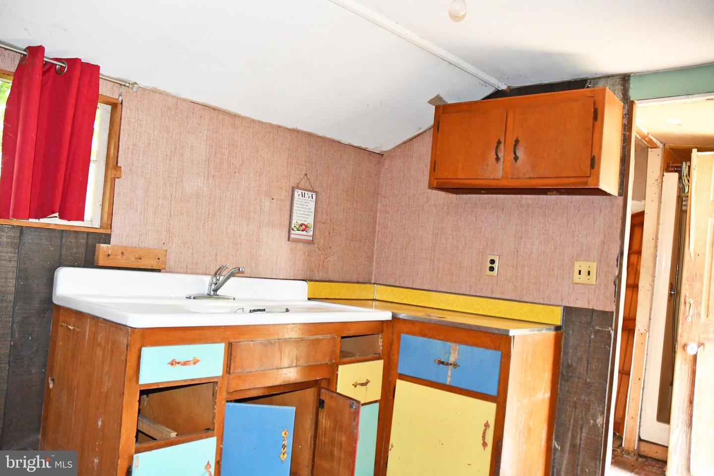 24 No Name St Property Photo 5