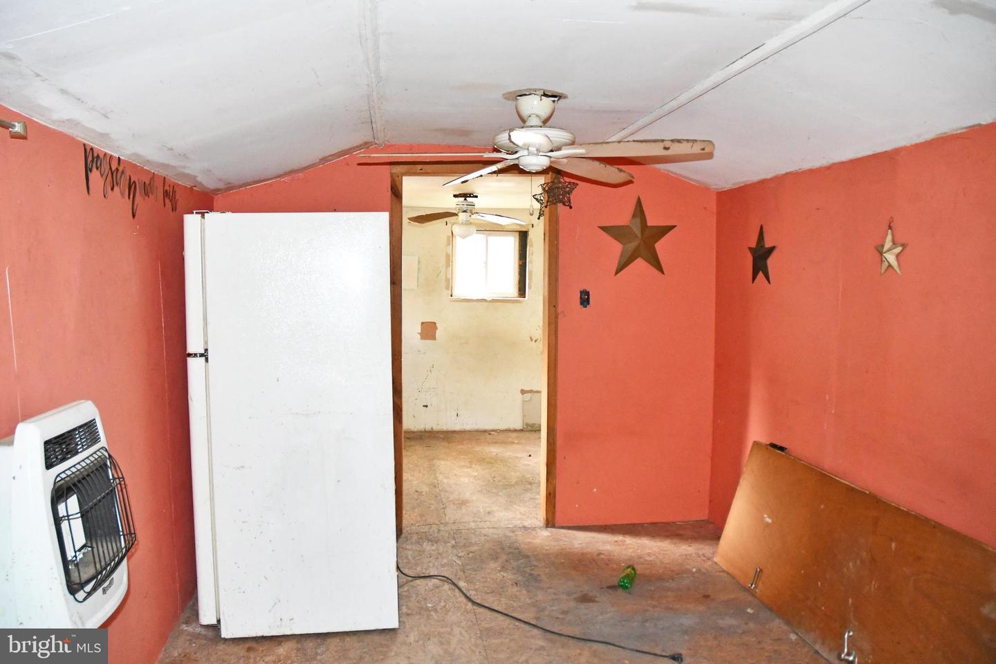 24 No Name St Property Photo 6