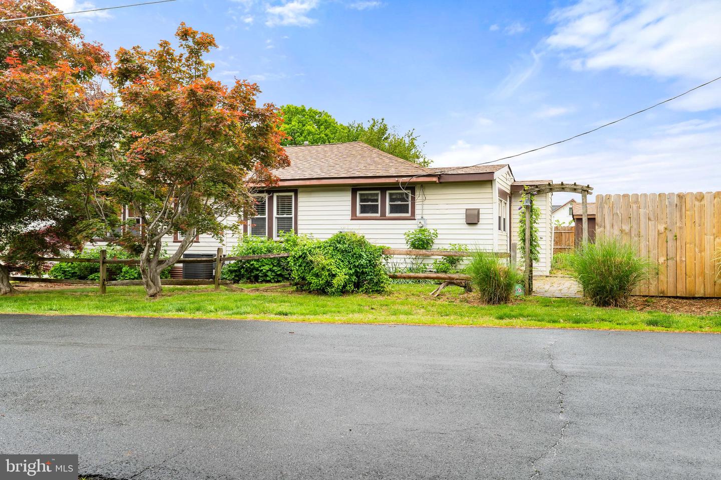 57 New York Ave Property Photo 4